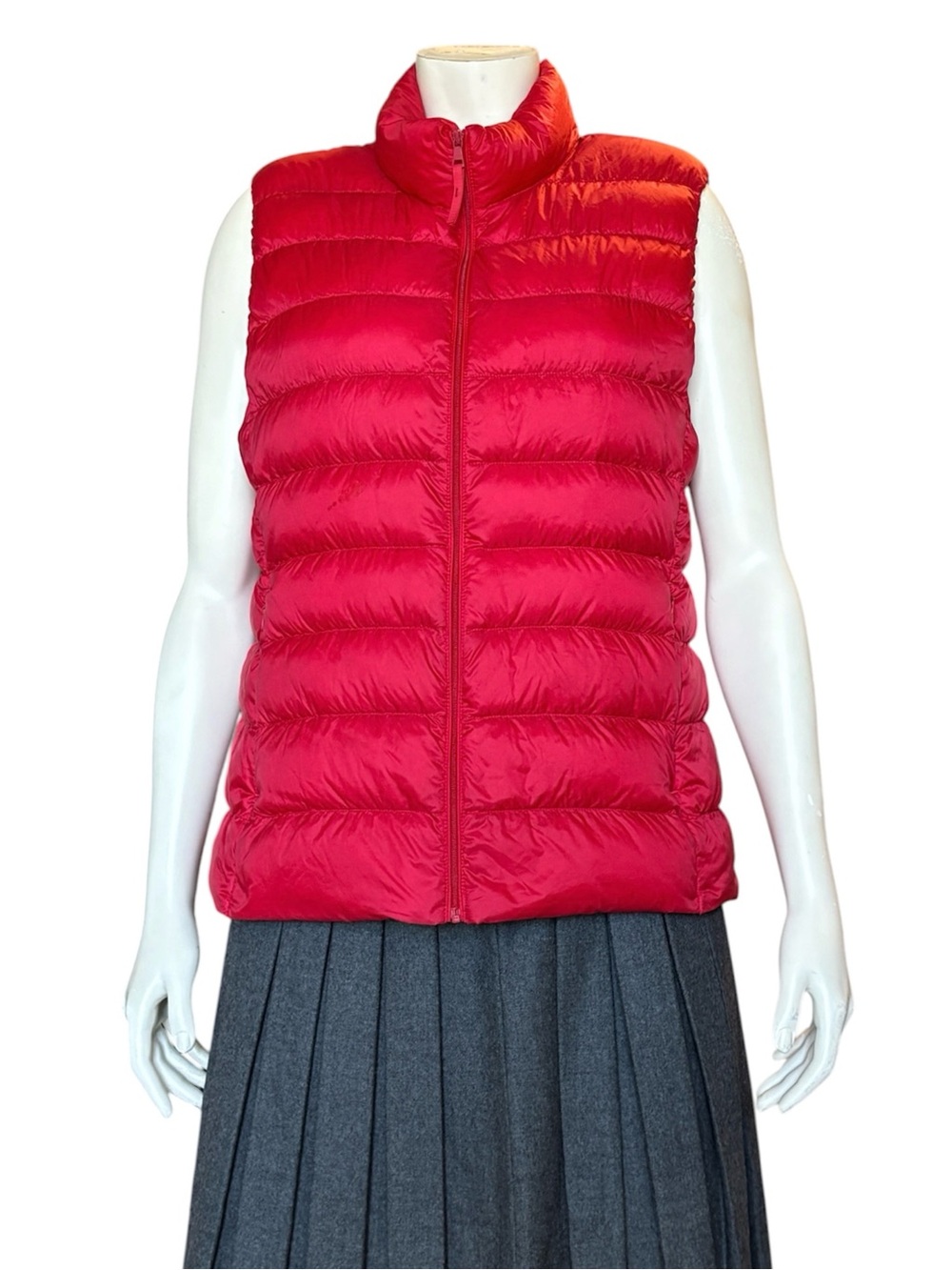 Uniqlo Red Down Puffer Lightweight Quilted Vest with High Collar Size XL